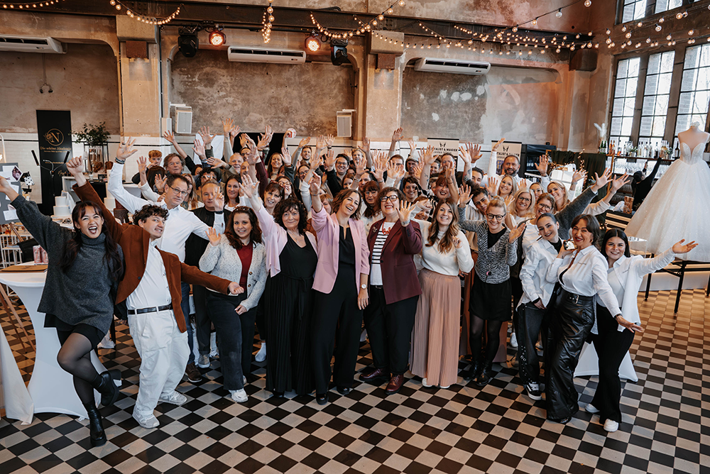 Gruppenbild Aussteller in der Alten Maschinenhalle Solingen: Hochzeitsmesse mit Herz